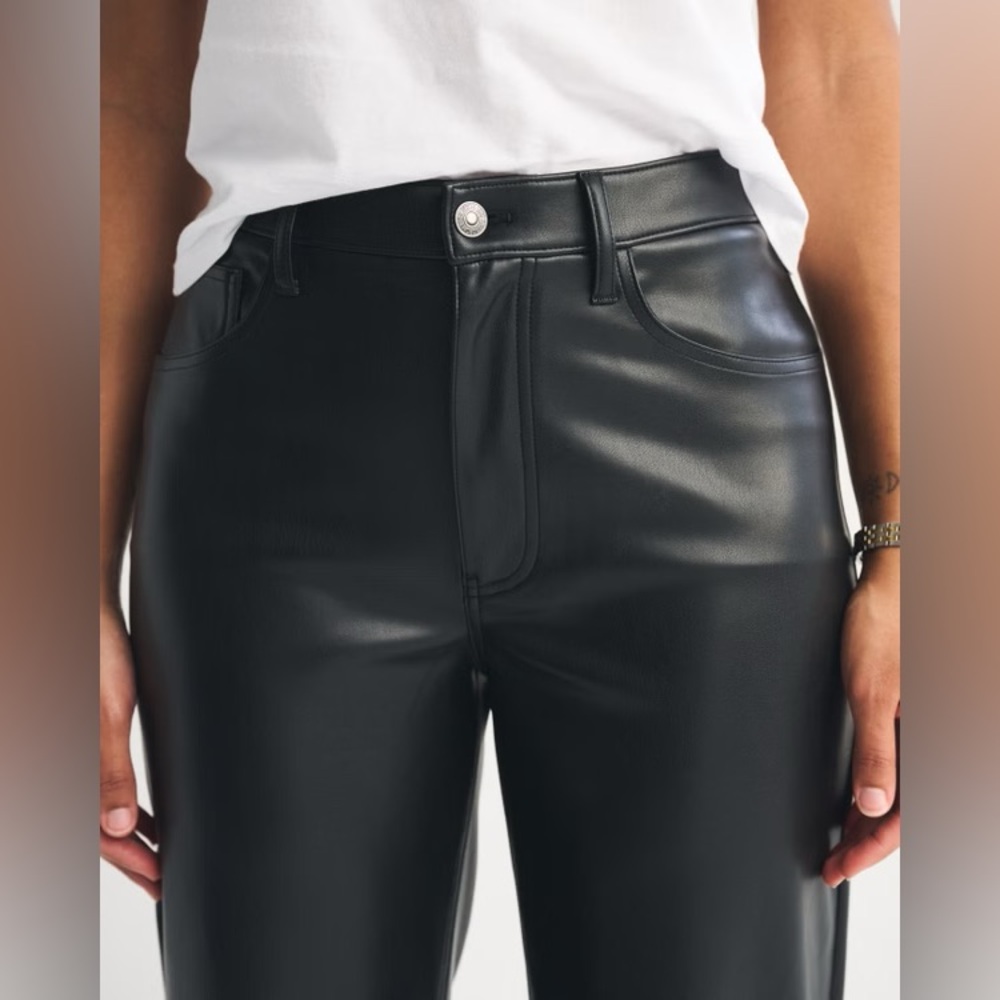 Abercrombie & Fitch Curve Love High Rise 90s Relaxed Vegan Leather Pant size 29 - Picture 5 of 6